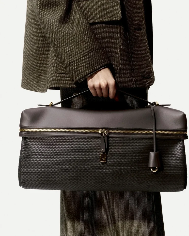 Loro Piana Extra Softy Bag 2026 กระเป๋าถือคลาสสิกสี Fossil และ Dark Chocolate