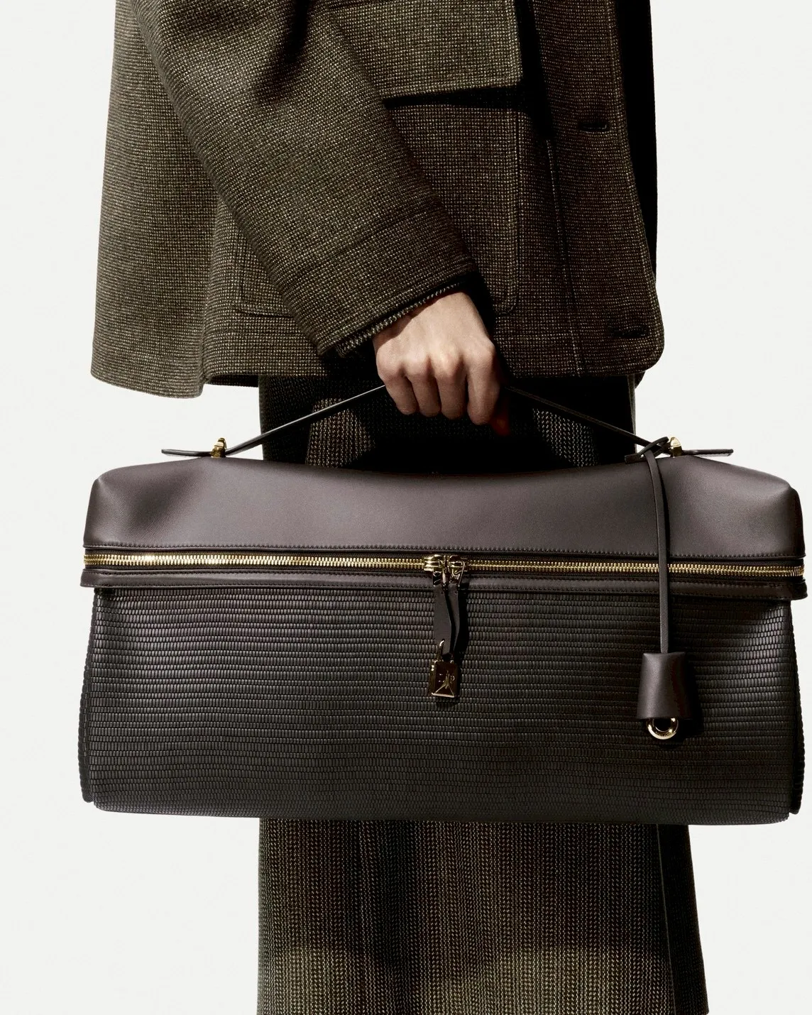 Loro Piana Extra Softy Bag 2026 กระเป๋าถือคลาสสิกสี Fossil และ Dark Chocolate